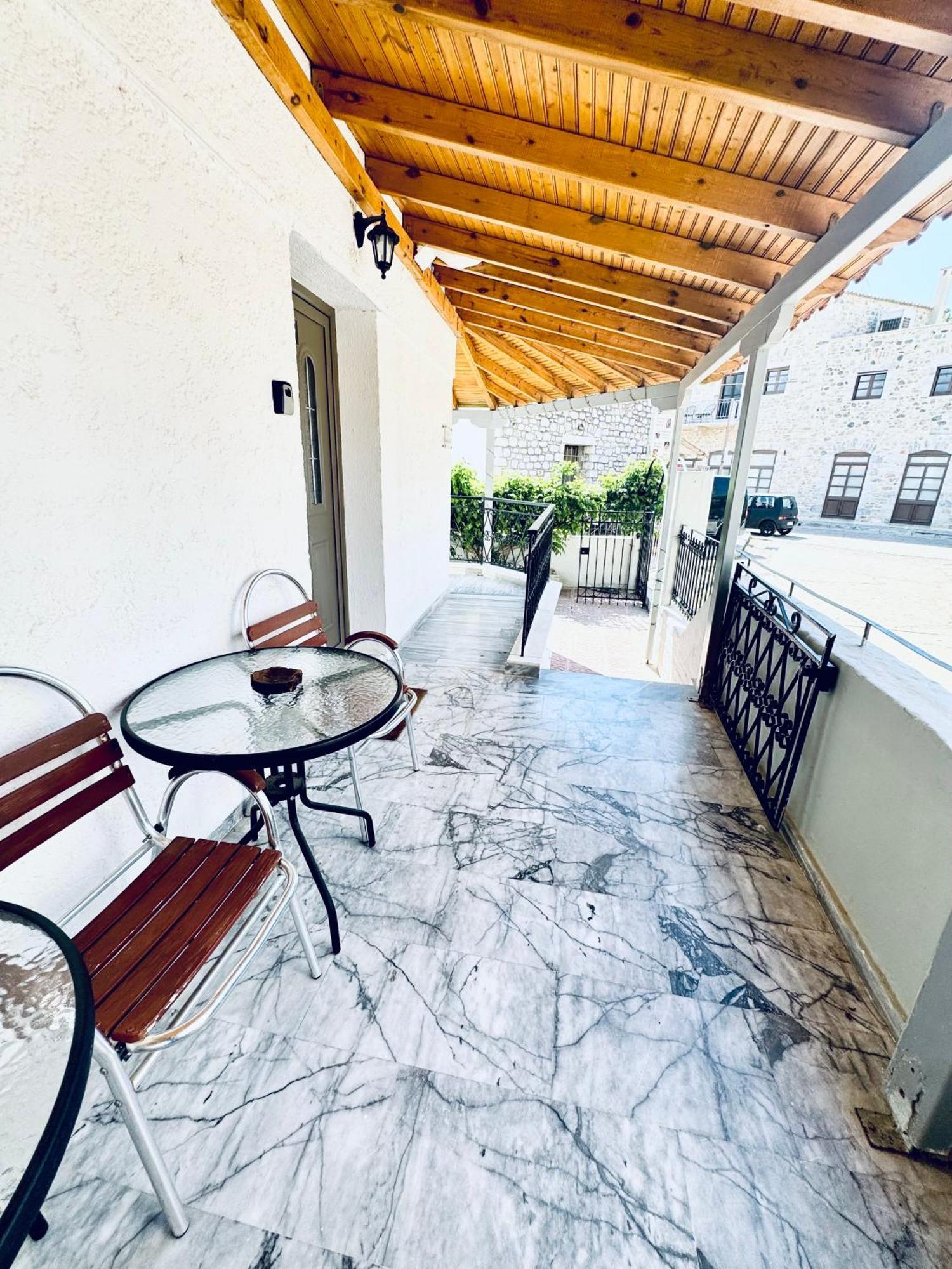 Mani Spot Hotel Areopoli Buitenkant foto