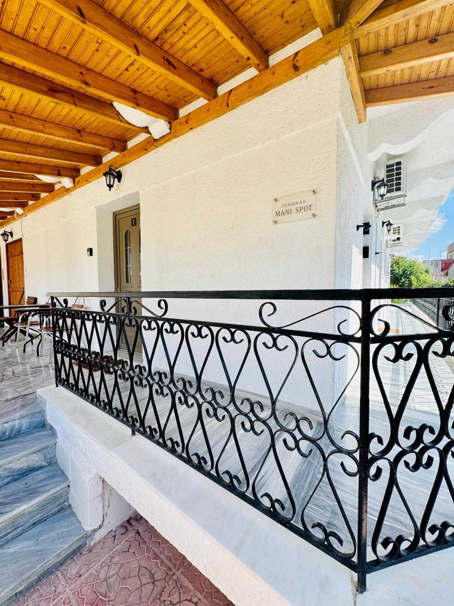 Mani Spot Hotel Areopoli Buitenkant foto